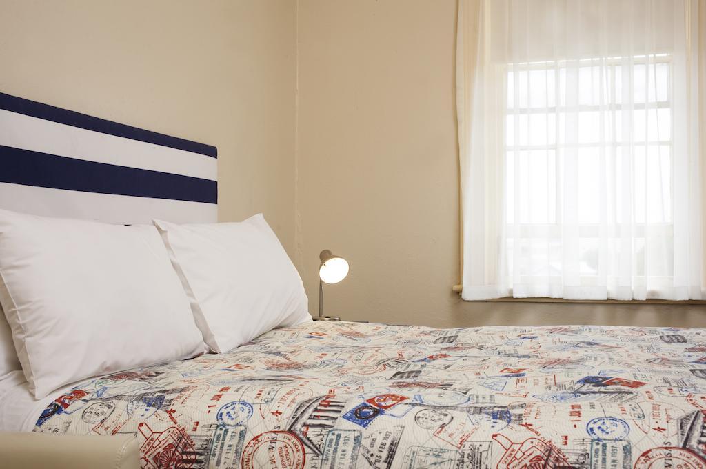 The Cally Hotel Γουόρναμπουλ Δωμάτιο φωτογραφία